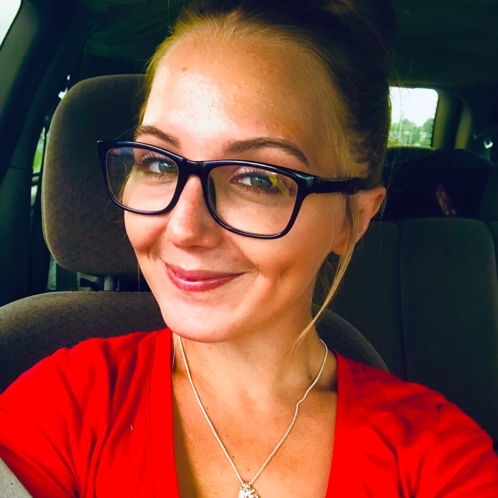 Meet your Posher, Nicole